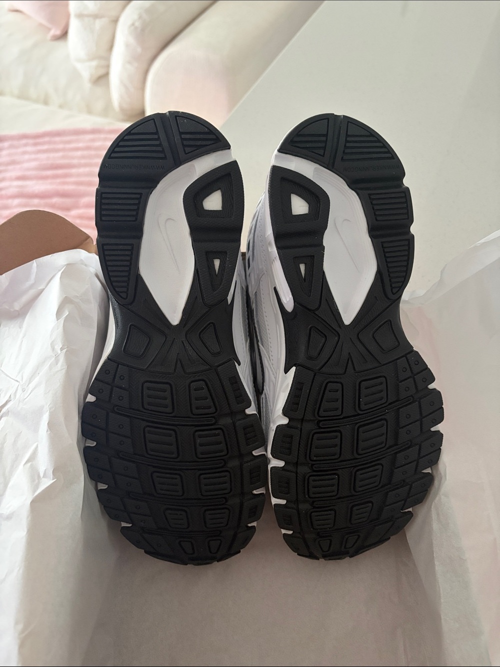 BRAND NEW Women’s Nike Initiators - Picture 4 of 5